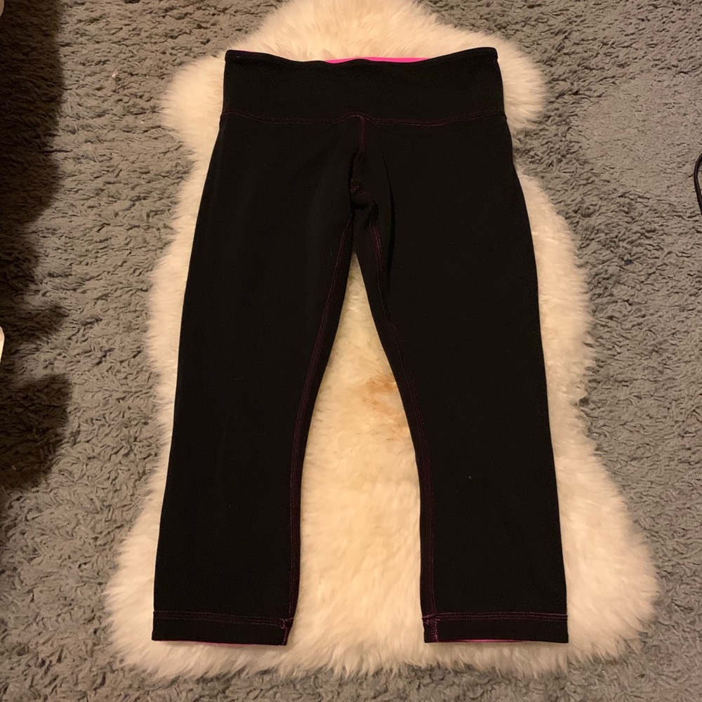 Lululemon reversible cropped pants.